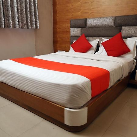 Hotel Madhav Villa Ahmedabad Eksteriør billede