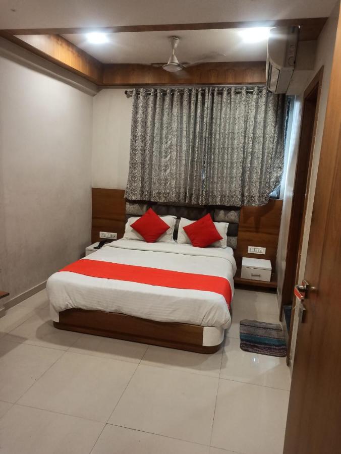 Hotel Madhav Villa Ahmedabad Eksteriør billede