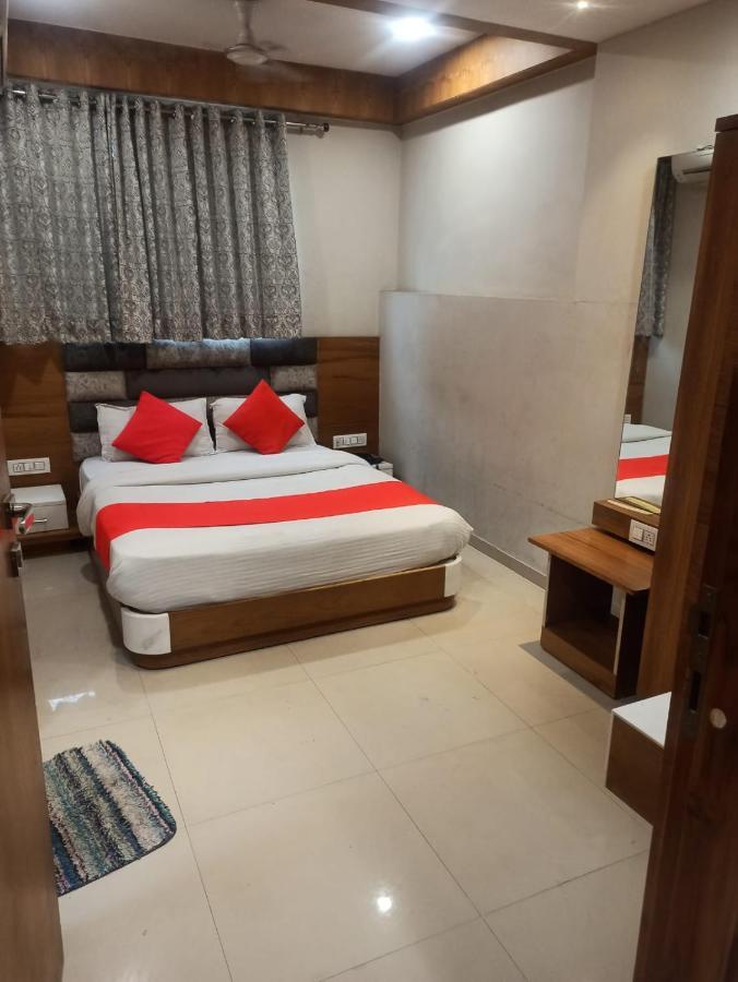 Hotel Madhav Villa Ahmedabad Eksteriør billede