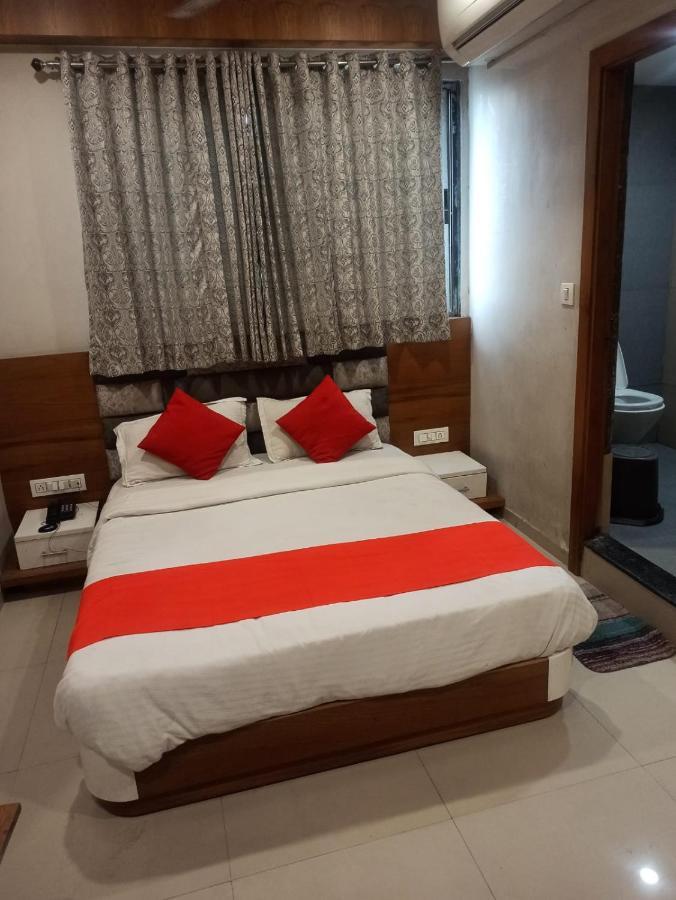Hotel Madhav Villa Ahmedabad Eksteriør billede