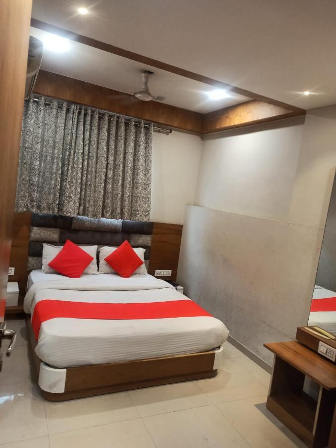 Hotel Madhav Villa Ahmedabad Eksteriør billede