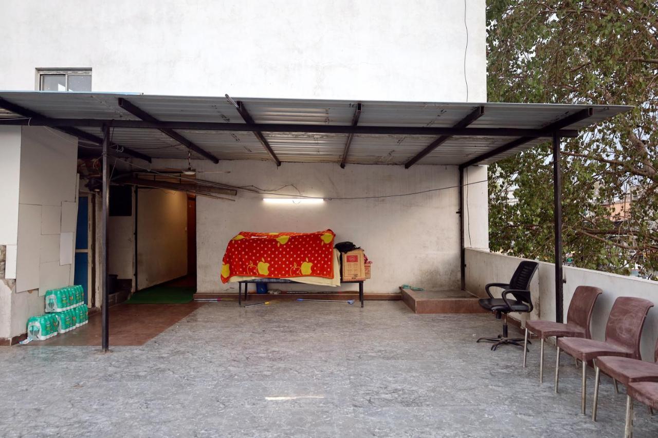 Hotel Madhav Villa Ahmedabad Eksteriør billede