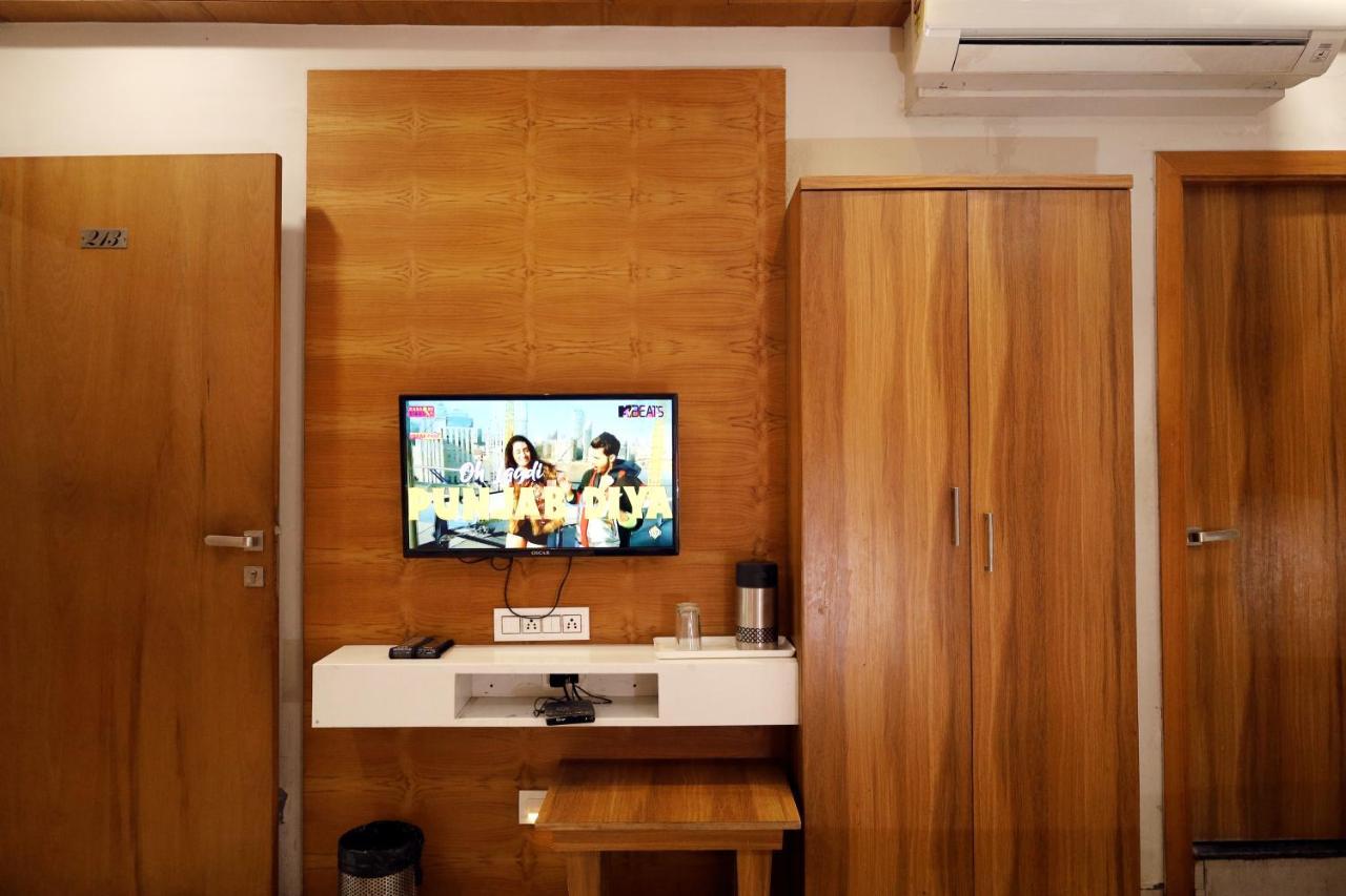 Hotel Madhav Villa Ahmedabad Eksteriør billede