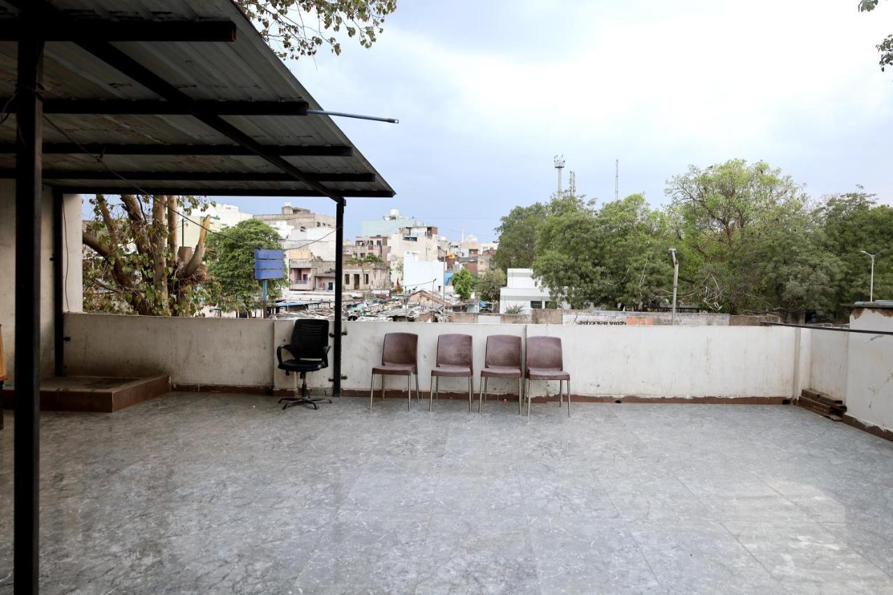 Hotel Madhav Villa Ahmedabad Eksteriør billede